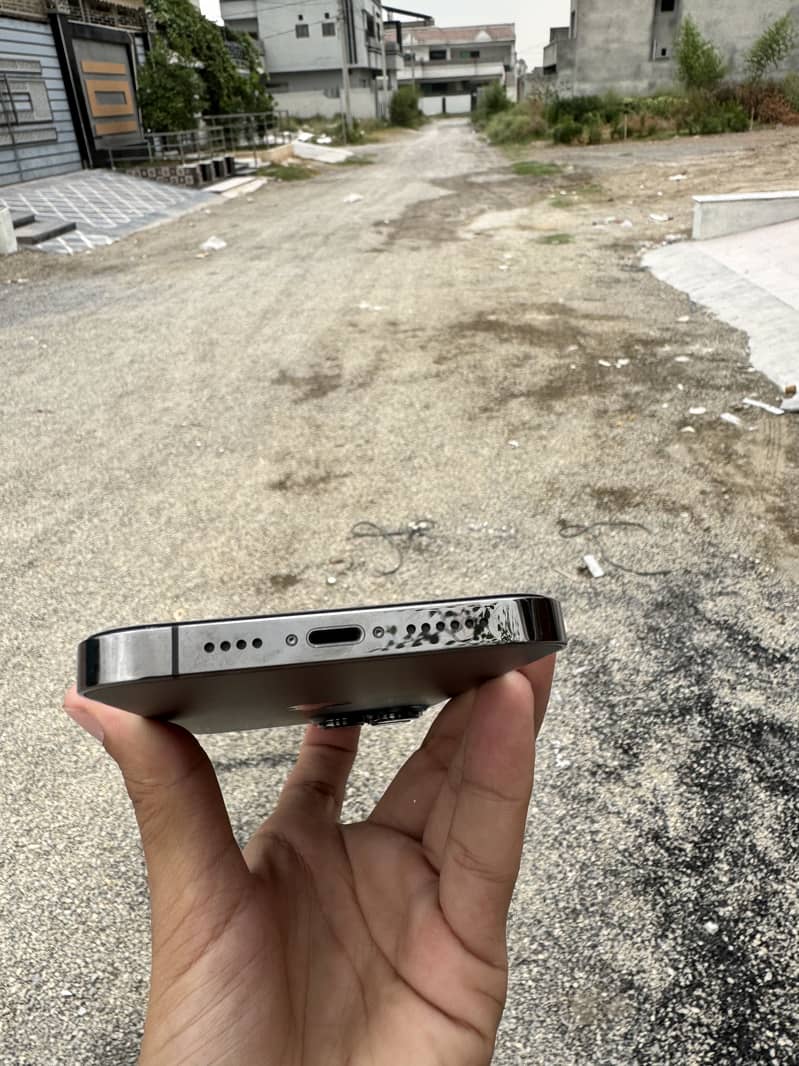 Apple iPhone 13 Pro Max 4