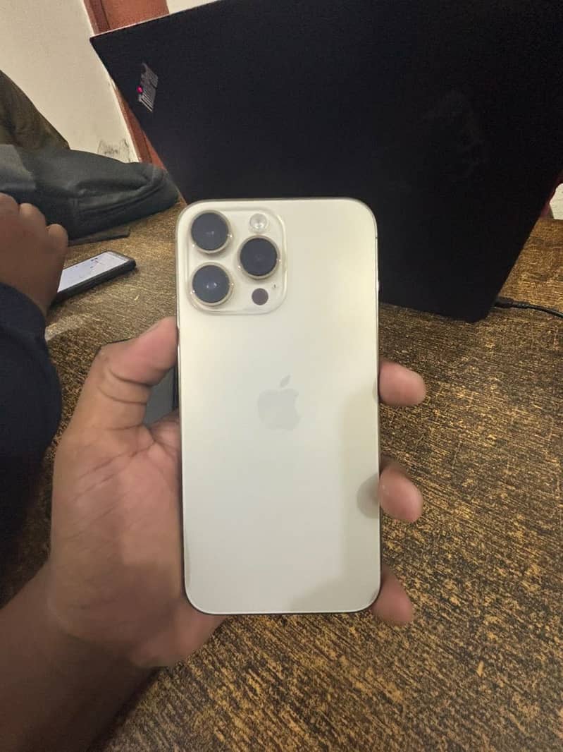 Apple iPhone 14 Pro Max 1