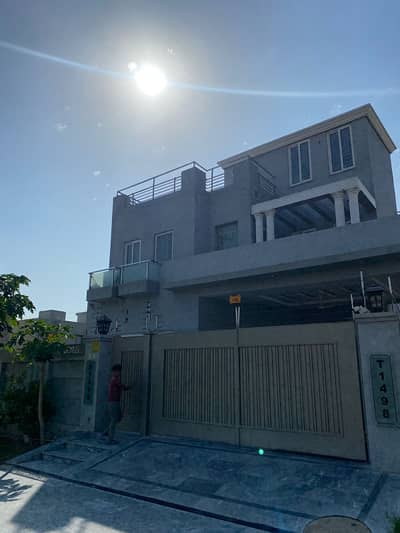 10 MARLA STRAIGHT HOUSE WITH DECENT ELEVATION FOR SALE IN DHA PHASE 7