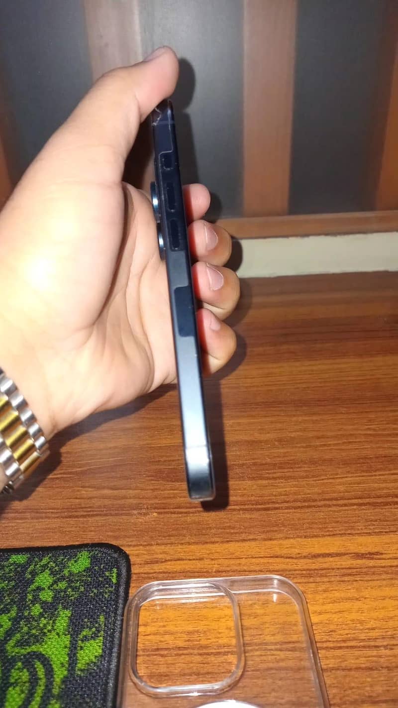 Apple iPhone 15 Pro 2