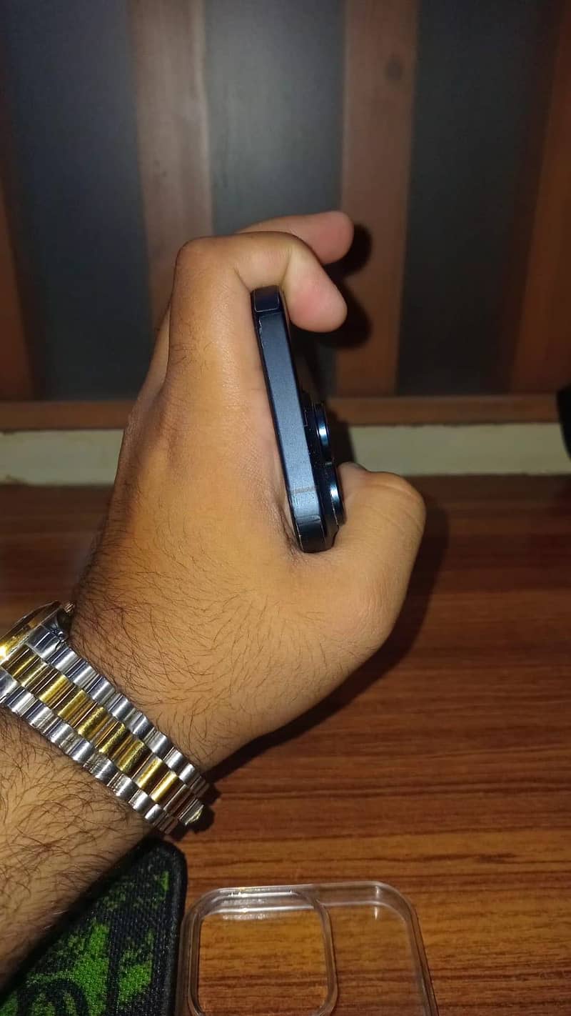 Apple iPhone 15 Pro 3