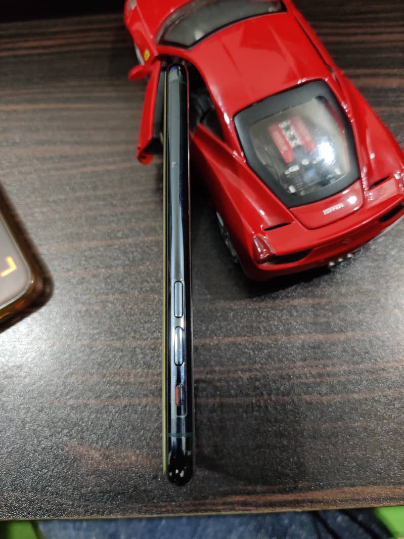 Apple iPhone 11 Pro 4