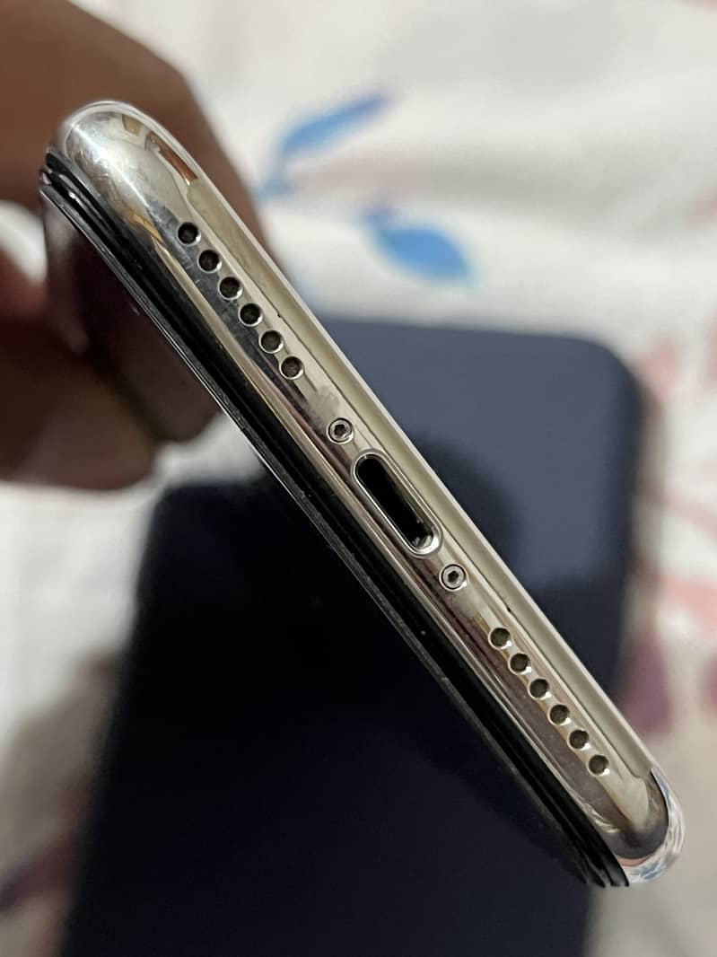 Apple iPhone X 3