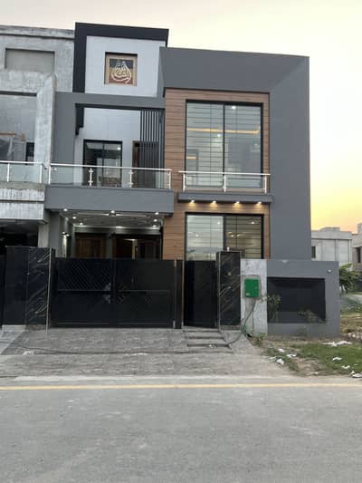 5 marla beautiful house for sale in bahria naseman lahore