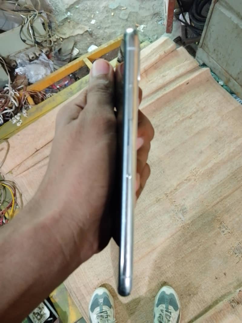 Apple iPhone X 3