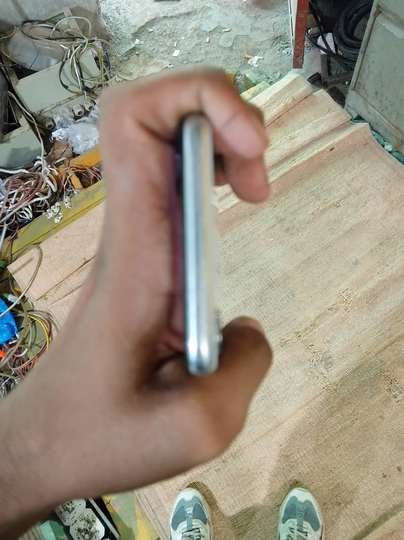 Apple iPhone X 4