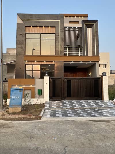 5 Marla Beautiful Facing Park House For Sale In Bahria Nasheman Lahore