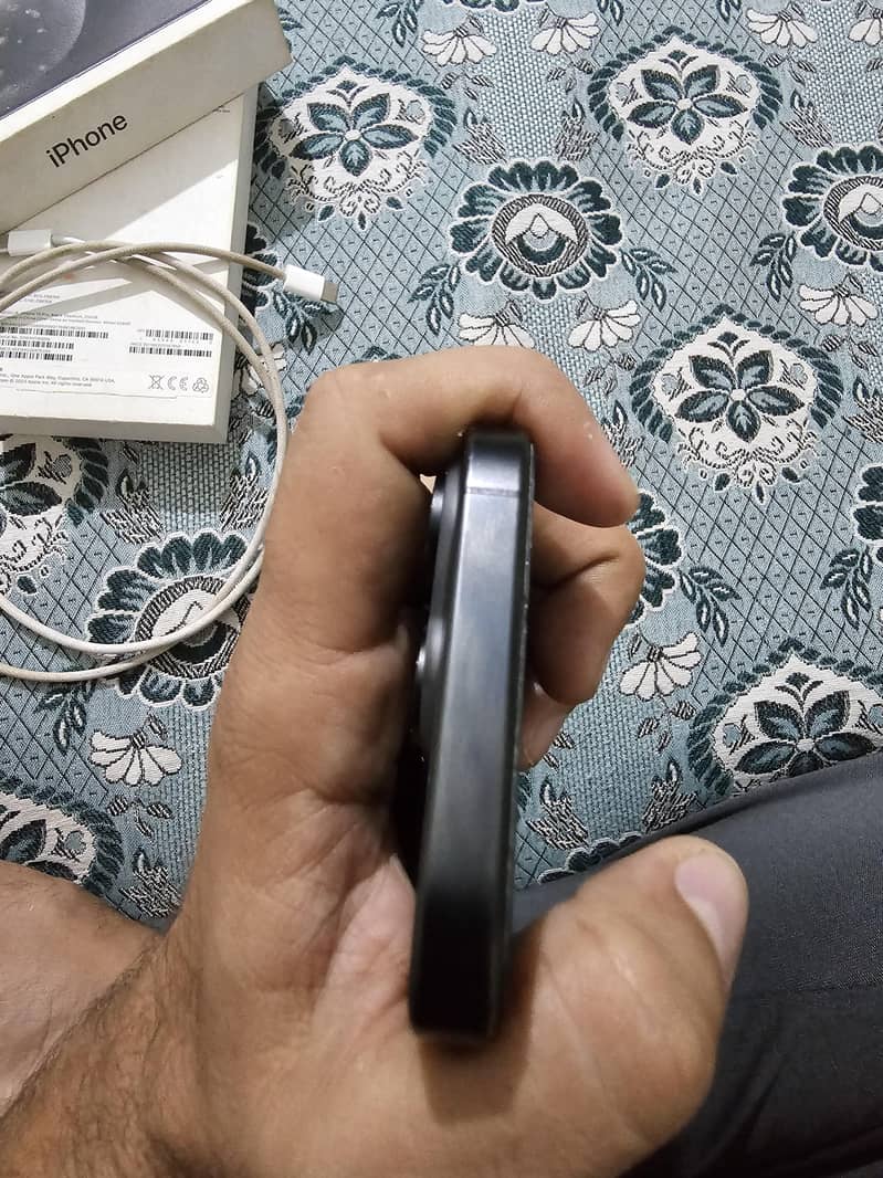 Apple iPhone 15 Pro 6