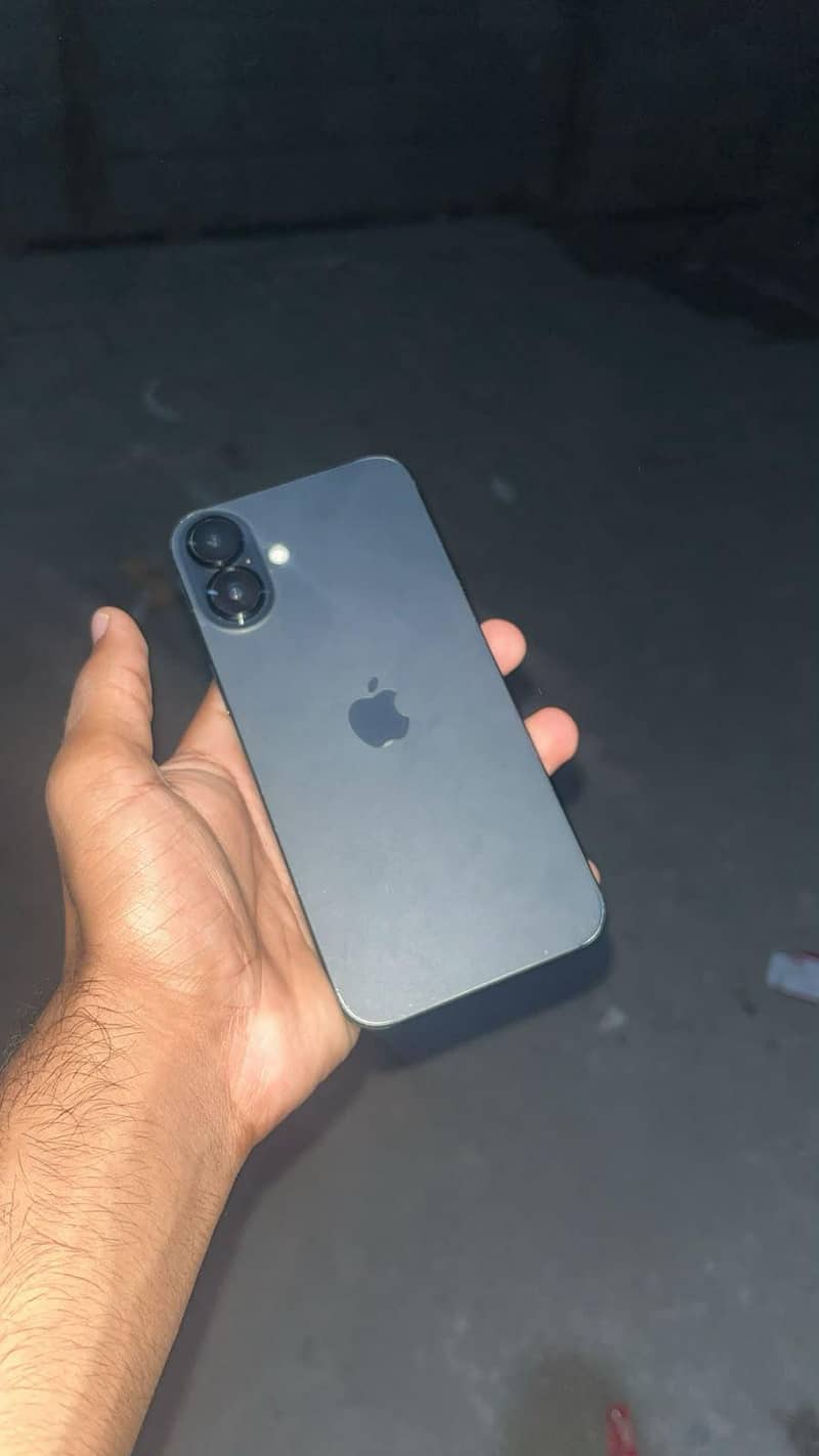 Apple iPhone 16 Plus 0