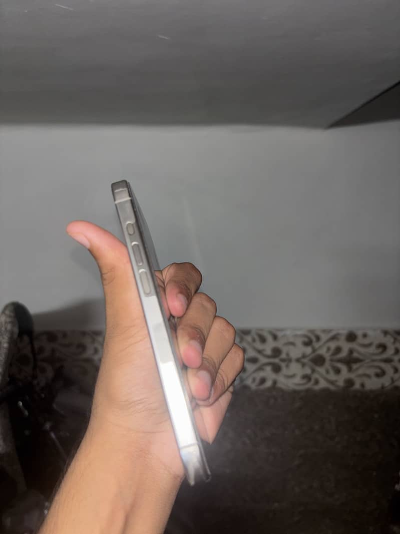 Apple iPhone 15 Pro 3