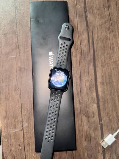 Apple Watch SE “Nike Edition” 44mm