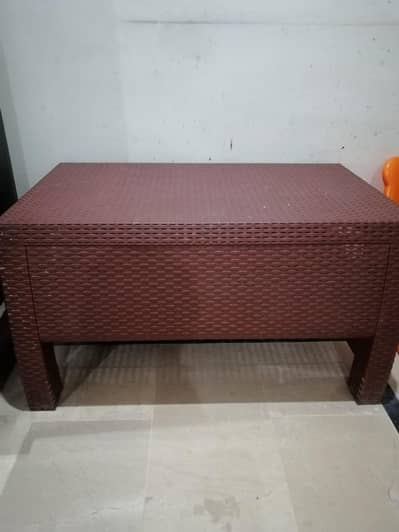 plastic table
