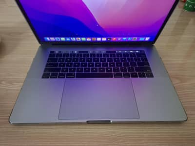 Macbook Pro 2016 15' 16GB/25GB with touch bar