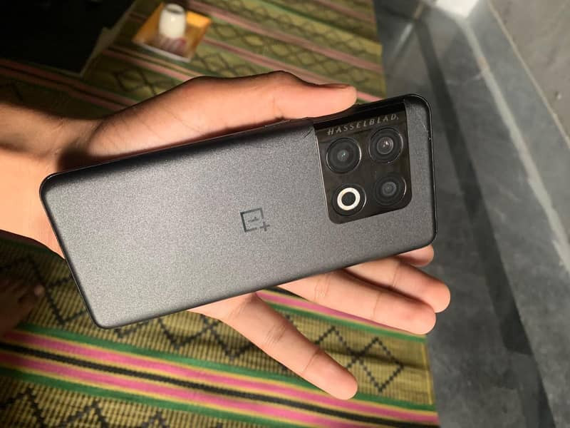 One Plus 10 Pro 6