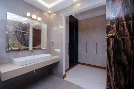 1 Kanal Beautiful House Available For Sale ON Hot Location
