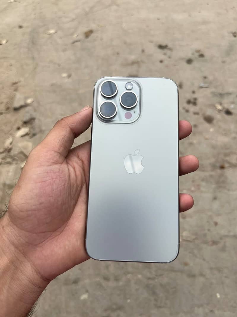 Apple iPhone 15 Pro Max 2
