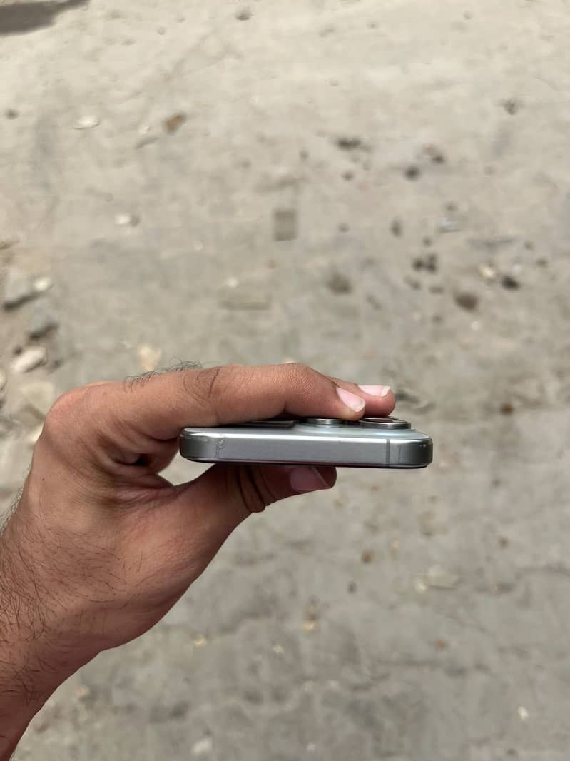 Apple iPhone 15 Pro Max 6