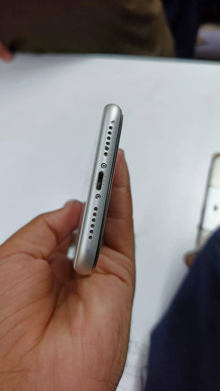 Apple iPhone 11 6