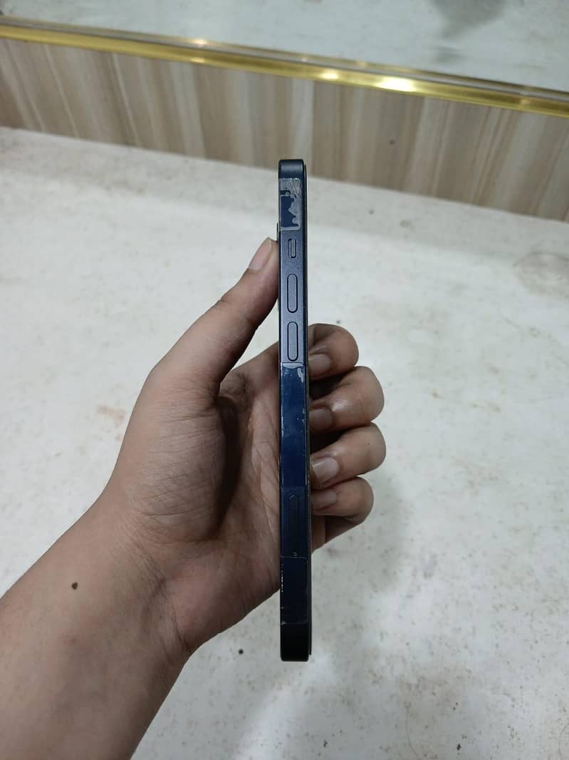 Apple iPhone 13 2