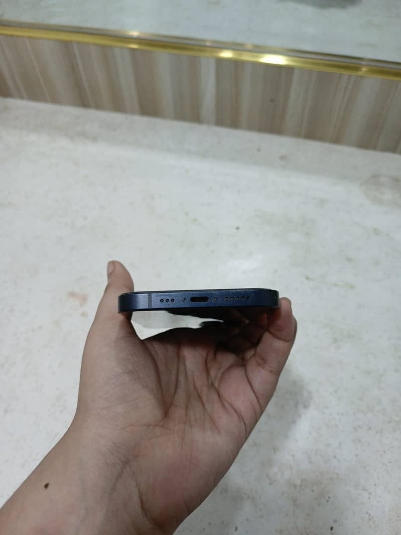 Apple iPhone 13 4