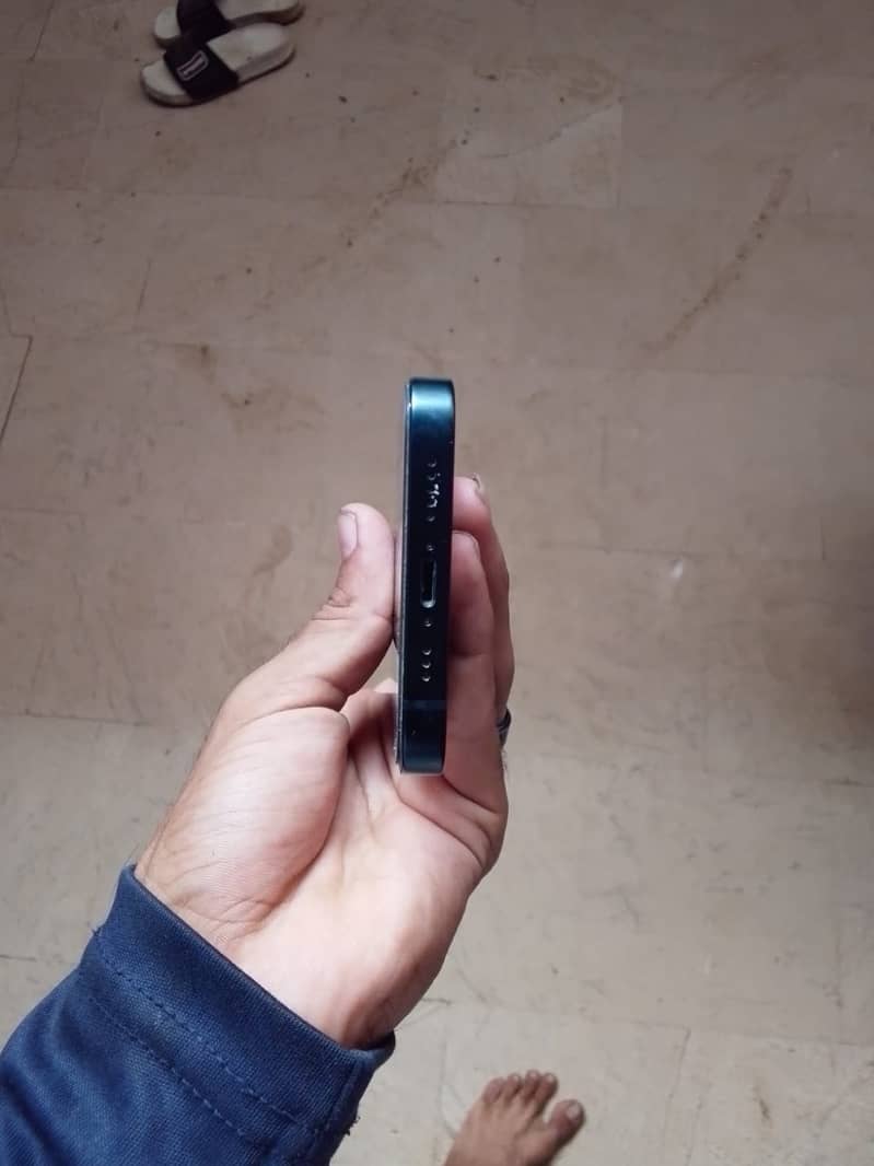Apple iPhone 13 1
