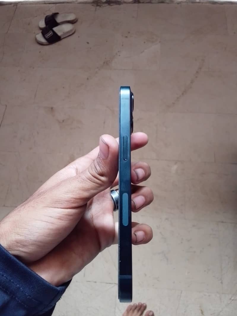 Apple iPhone 13 3