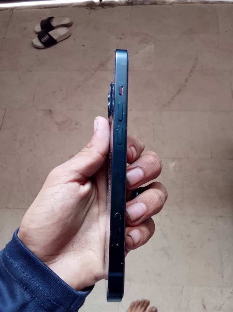 Apple iPhone 13 4