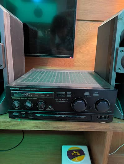 Kenwood amplifier with speakers
