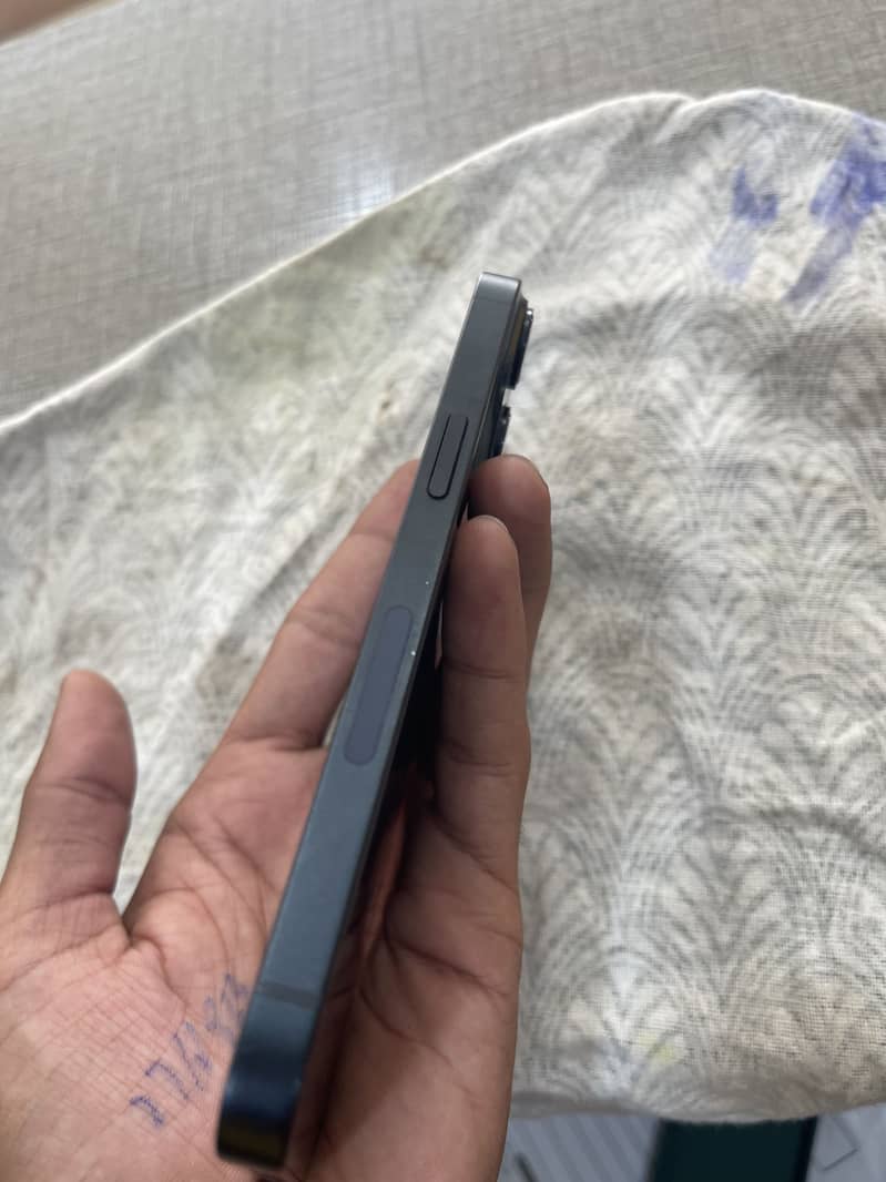 Apple iPhone 14 3