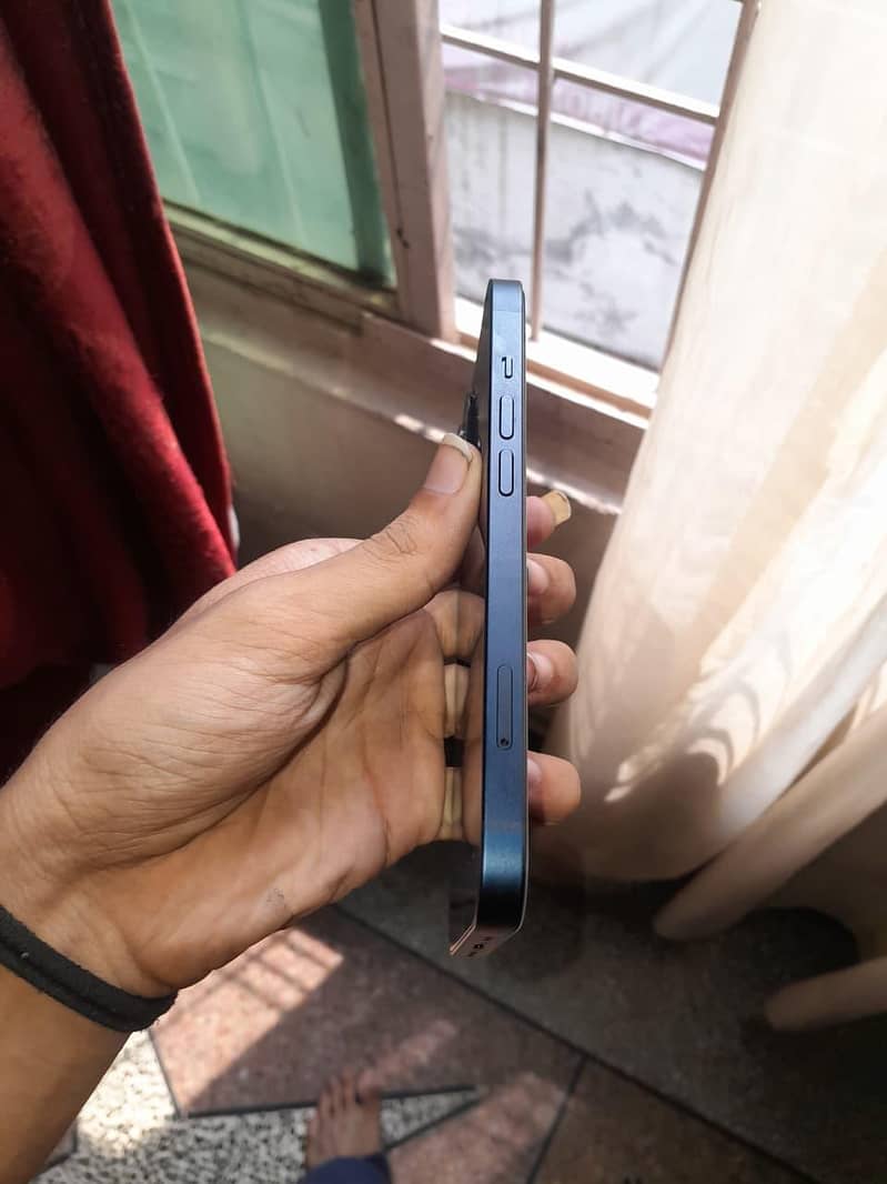 Apple iPhone 13 2
