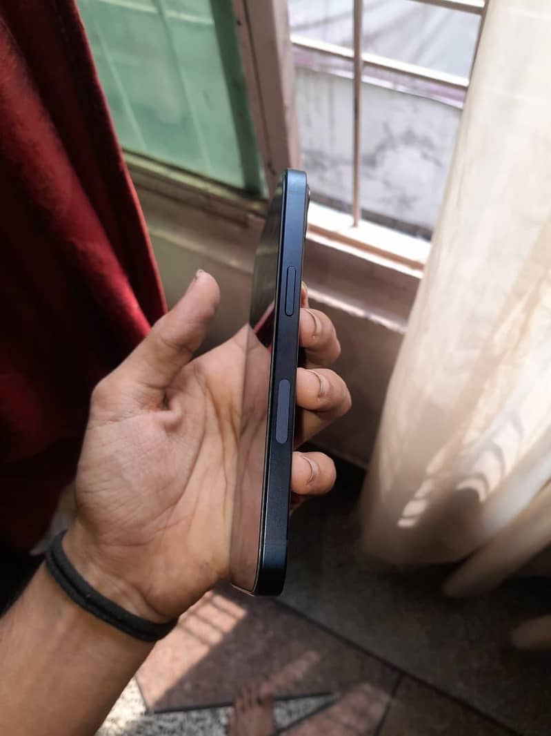 Apple iPhone 13 6