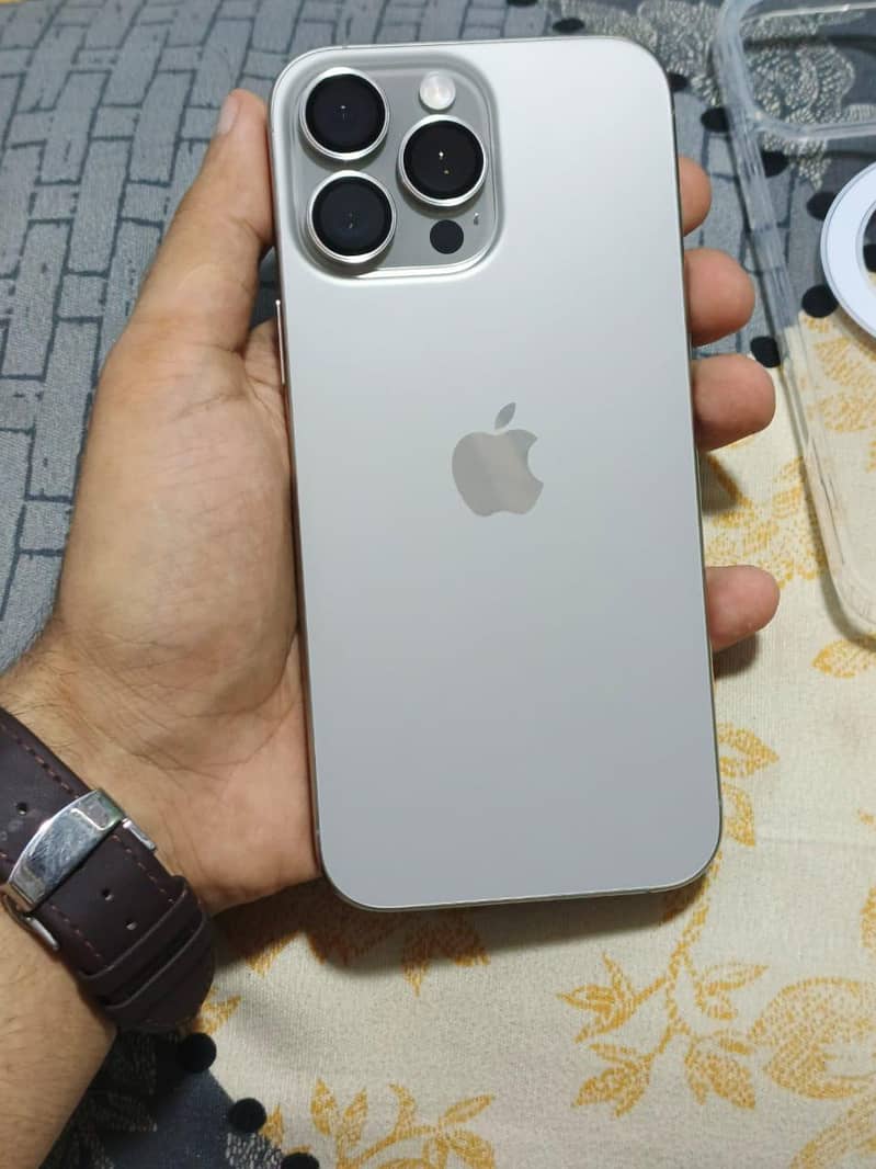 Apple iPhone 16 Pro Max 0