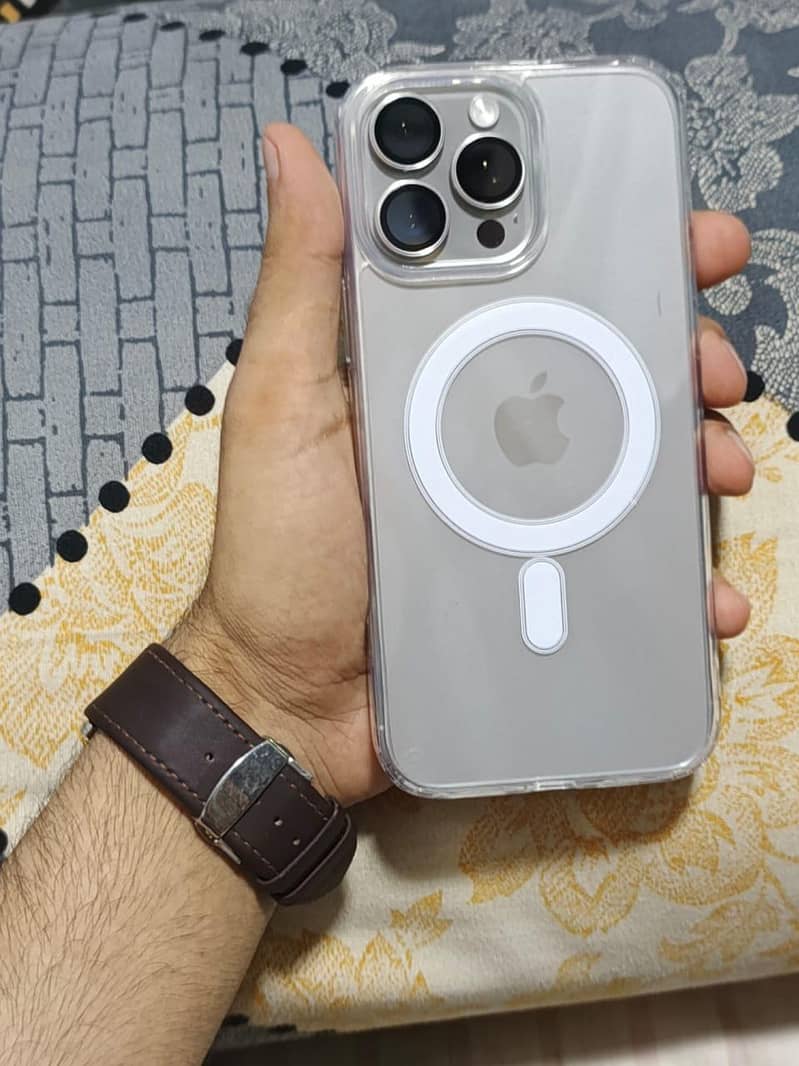 Apple iPhone 16 Pro Max 1