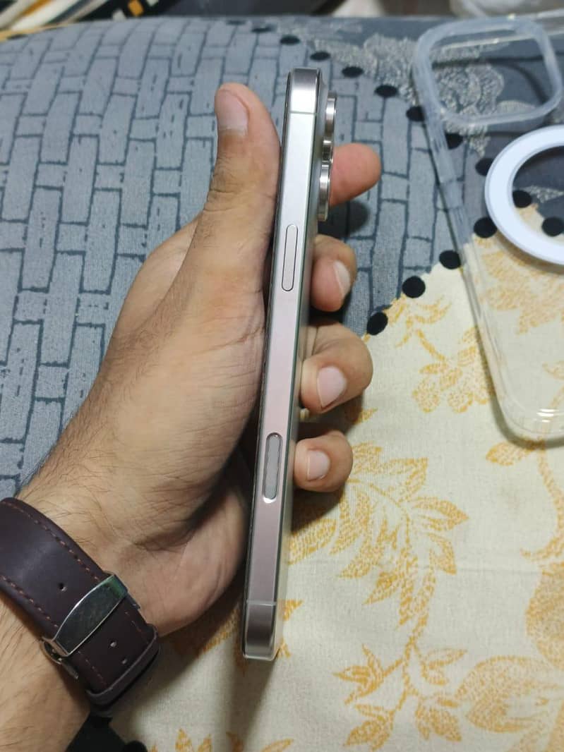 Apple iPhone 16 Pro Max 5