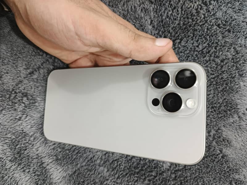Apple iPhone 16 Pro Max 6