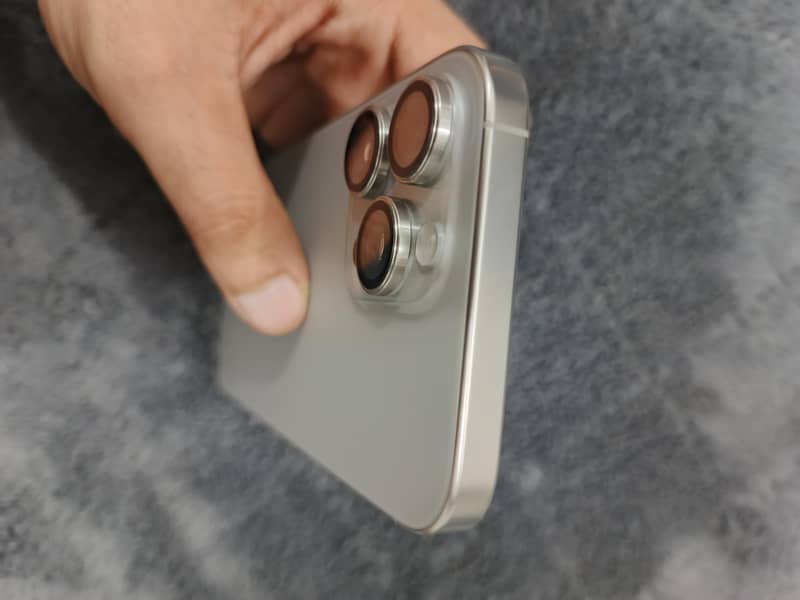 Apple iPhone 16 Pro Max 7