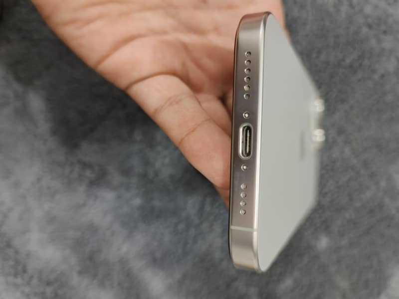 Apple iPhone 16 Pro Max 10