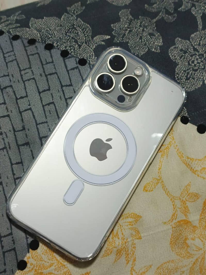 Apple iPhone 16 Pro Max 13