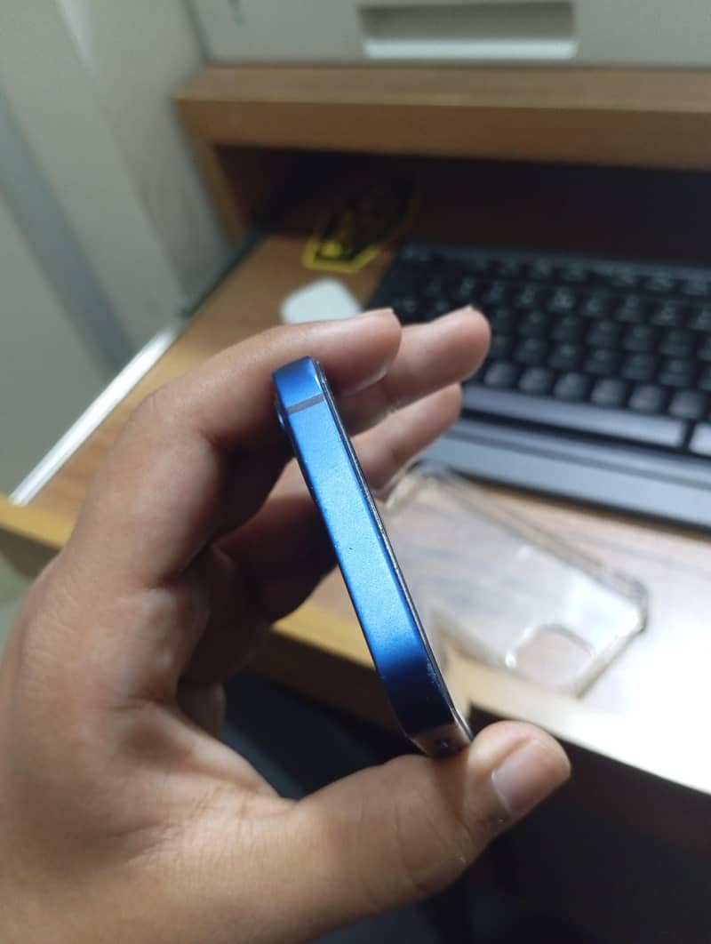Apple iPhone 12 Mini 4