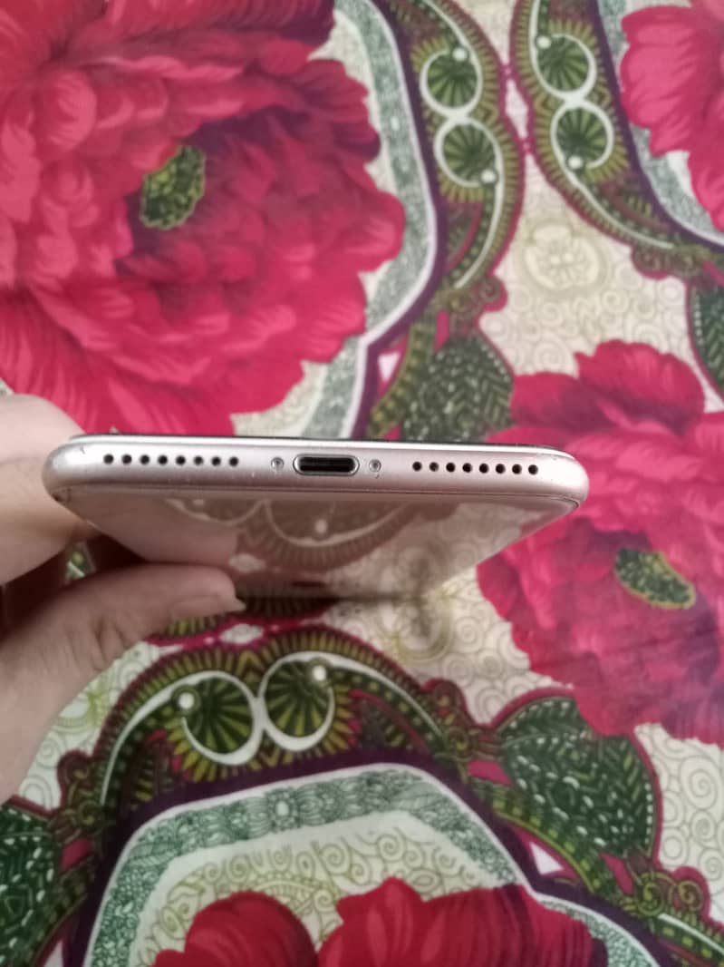 Apple iPhone 8 Plus 3