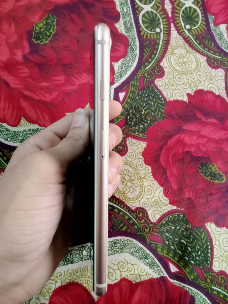 Apple iPhone 8 Plus 5