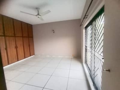 1 KANAL UPPER PORTION AVAILABLE FOR RENT IN DHA PHASE 4