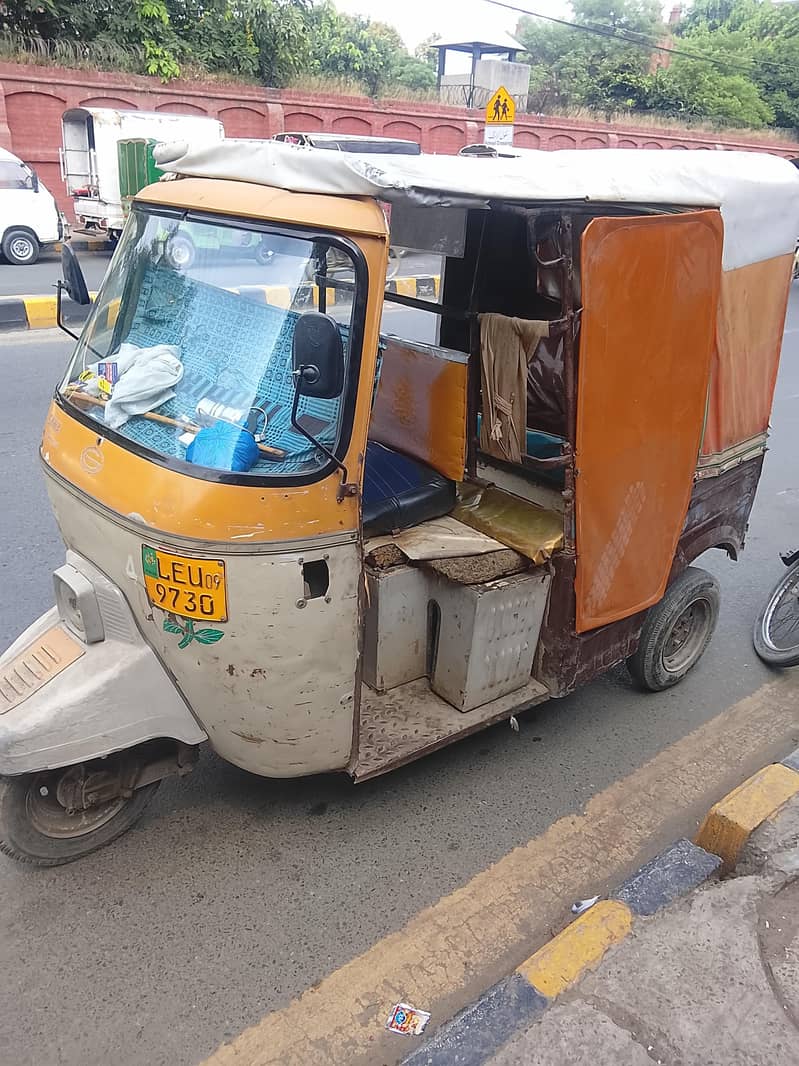 Old Auto rickshaw normal condition 0