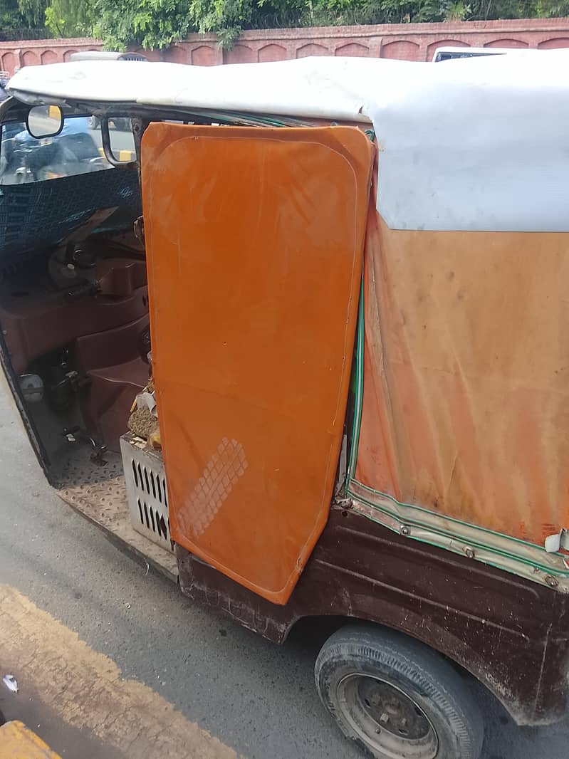Old Auto rickshaw normal condition 1