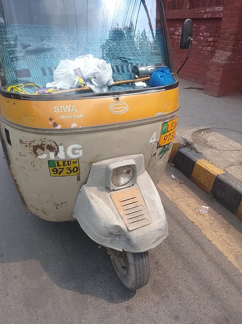Old Auto rickshaw normal condition 3