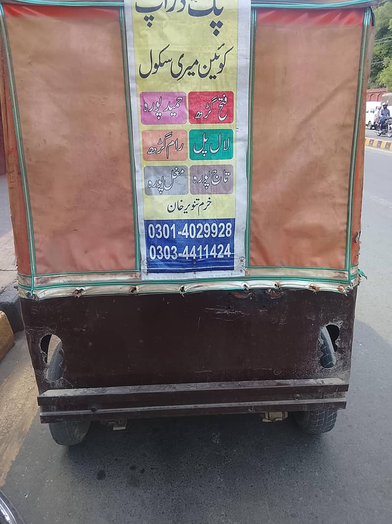 Old Auto rickshaw normal condition 5