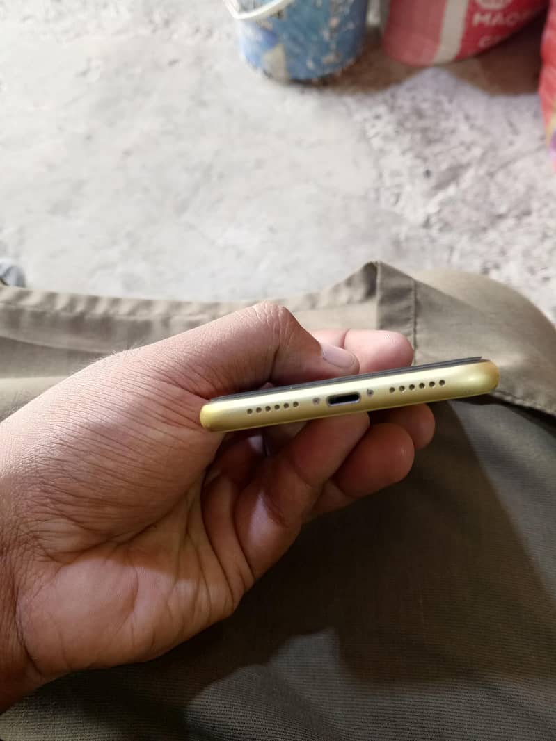 Apple iPhone 11 5