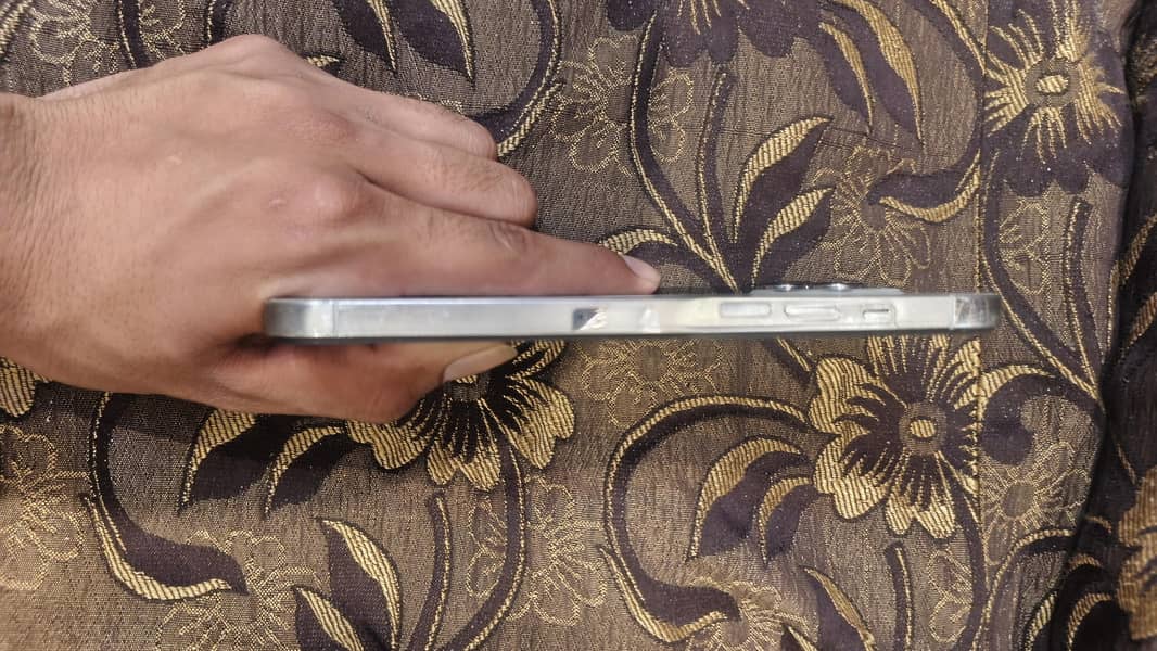 Apple iPhone 12 Pro Max 4