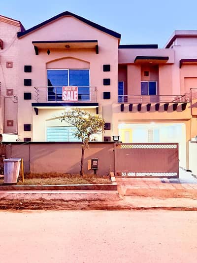 7 Marla Slightly Used House With Gas For Sale At Prime Location 60 Feet Road !