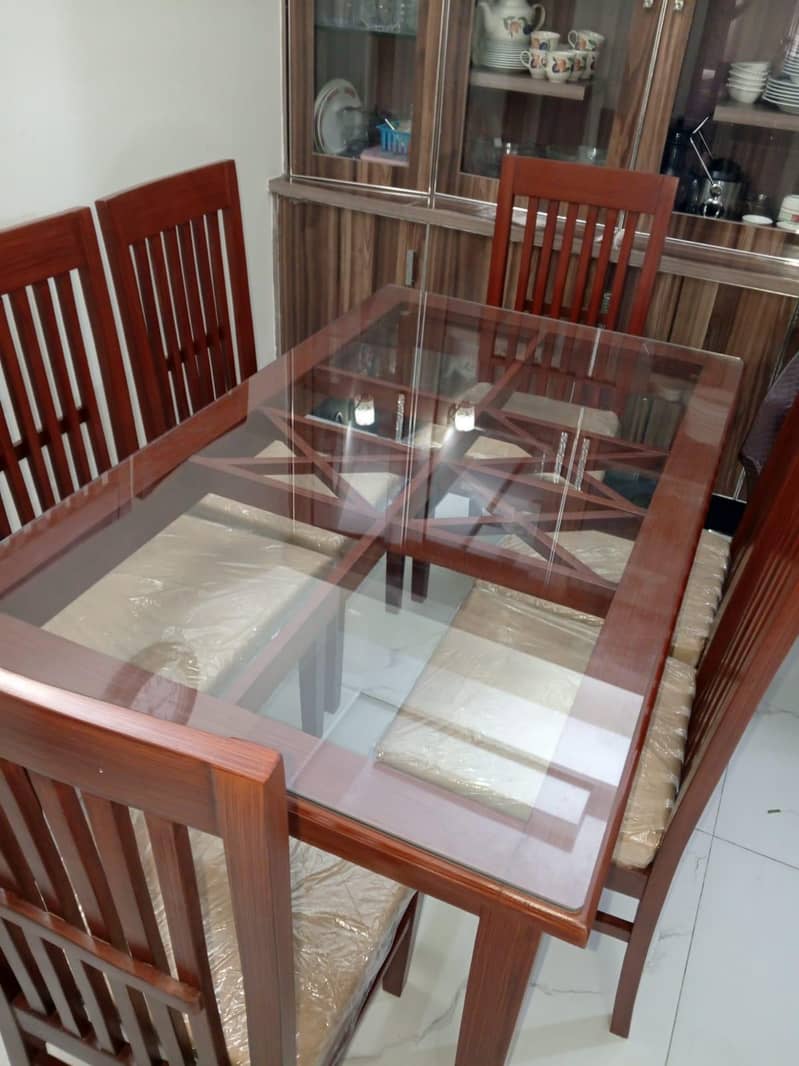 Dining table 0
